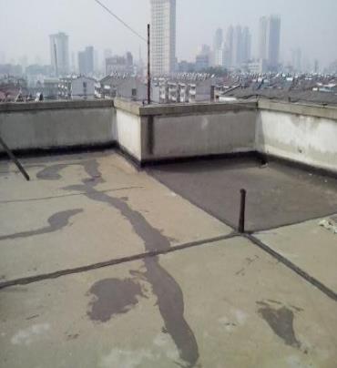 李沧漏水维修 楼顶漏水是什么原因，楼顶漏水维修方法是什么?