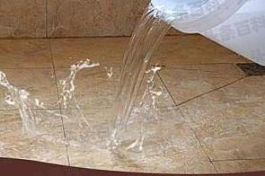 李沧漏水维修 免砸砖防水材料该如何施工
